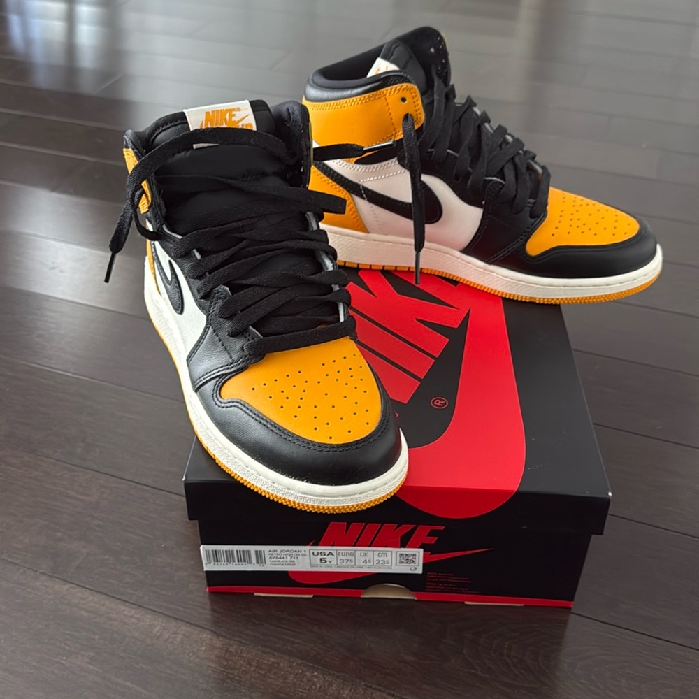 Nike Jordan high size 5 boys- brand new never worn